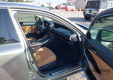 2019 Lexus Is 300 z USA, uszkodzony, nr VIN JTHBA1D26K5100793